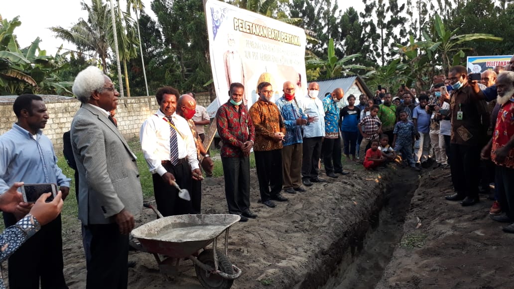 Kepala BNNP Papua hadiri Ibadah Peletakan Batu Pertama Pembangunan Bukit Doa Segala Bangsa Kepala BNNP Papua hadiri Ibadah Peletakan Batu Pertama Pembangunan Bukit Doa Segala Bangsa