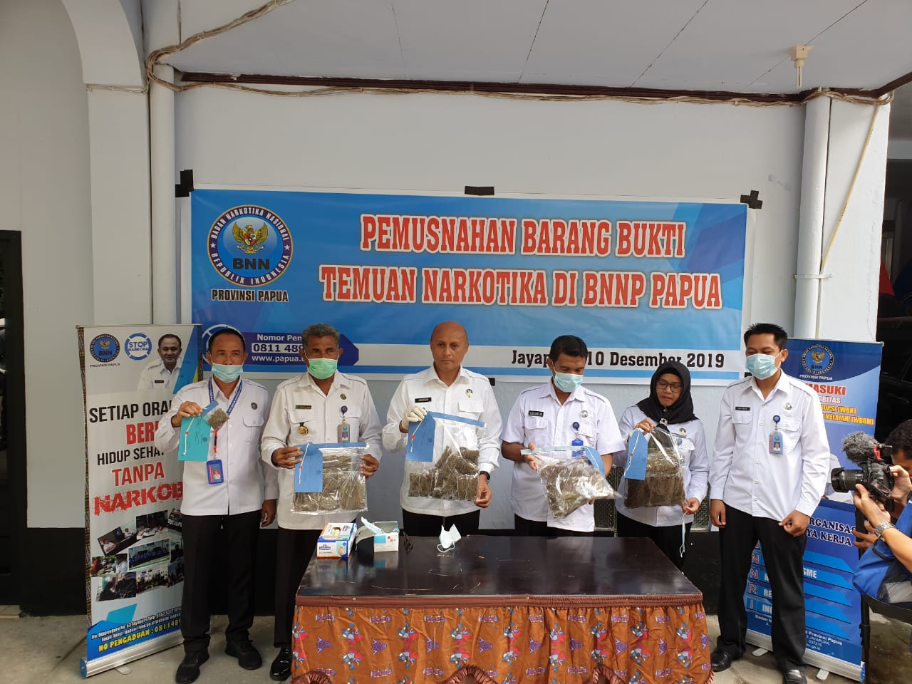 BNNP Papua lakukan Pemusnahan Barang Bukti Tak Bertuan BNNP Papua lakukan Pemusnahan Barang Bukti Tak Bertuan