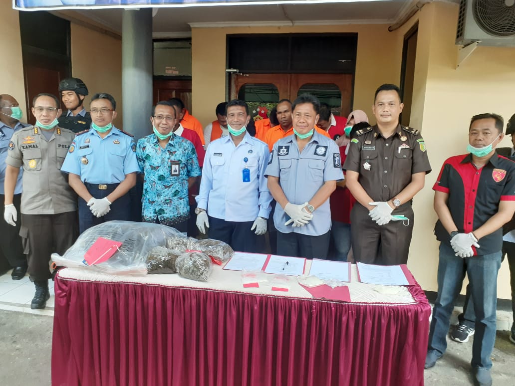 Pemusnahan Barang Bukti Narkoba di Direktorat Narkoba Polda Papua Pemusnahan Barang Bukti Narkoba di Direktorat Narkoba Polda Papua