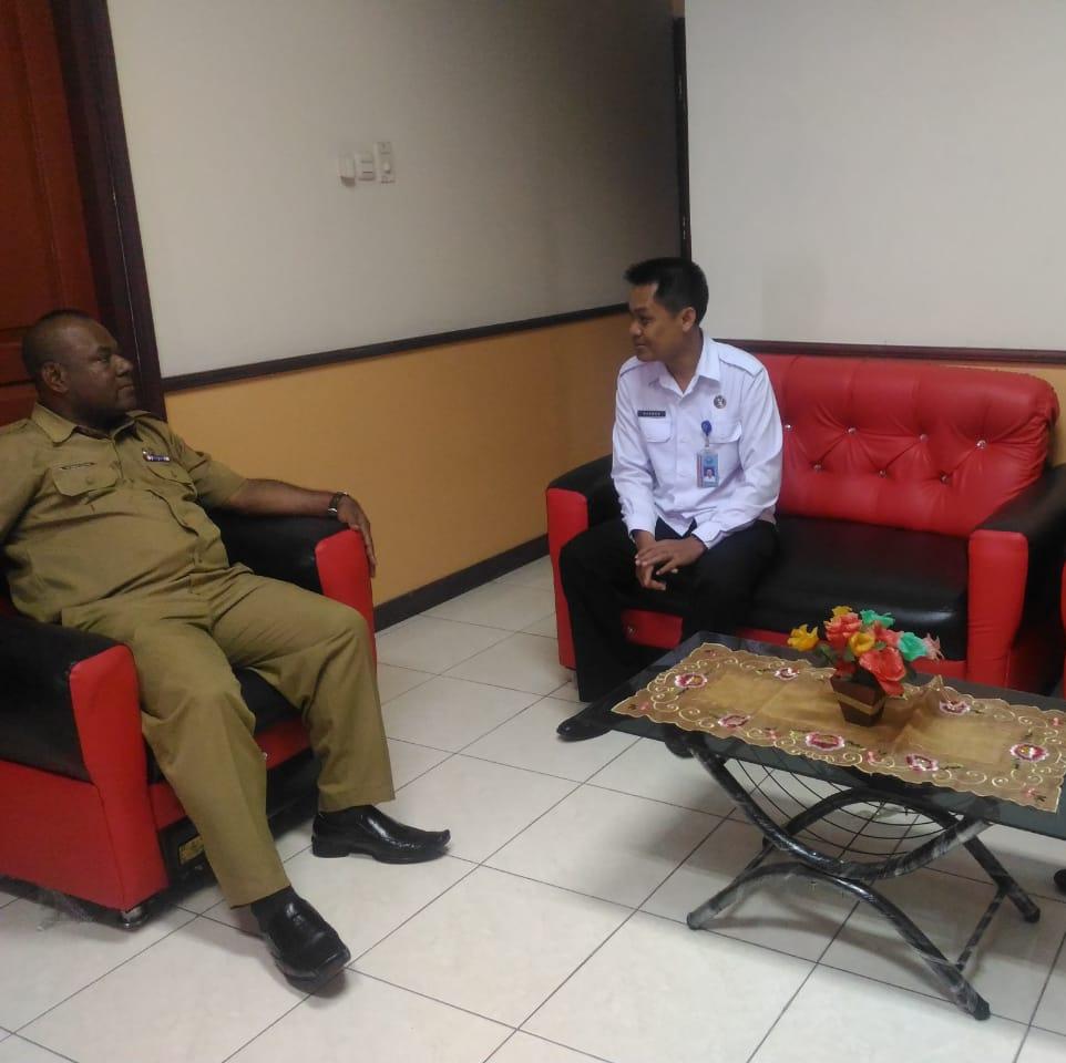 Koordinasi advokasi pembangunan berwawasan anti narkoba melalui program Desa Bersinar di Dinas Pemberdayaan Masyarakat dan Kampung Kota Jayapura Koordinasi advokasi pembangunan berwawasan anti narkoba melalui program Desa Bersinar di Dinas Pemberdayaan Masyarakat dan Kampung Kota Jayapura
