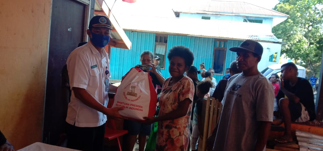 Koordinasi dan Pembagian Bantuan dari Presiden untuk Masyarakat terdampak Covid-19 di Kelurahan Argapura Koordinasi dan Pembagian Bantuan dari Presiden untuk Masyarakat terdampak Covid-19 di Kelurahan Argapura