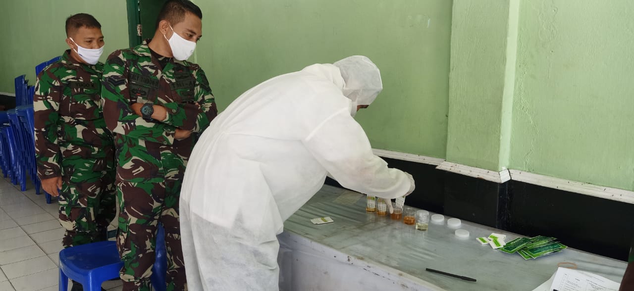 KIE melalui Penyuluhan dan Tes Urin pada personil Bidang Intel PAM (P4GN) Satuan Ajendam XVII/Cenderawasih KIE melalui Penyuluhan dan Tes Urin pada personil Bidang Intel PAM (P4GN) Satuan Ajendam XVII/Cenderawasih