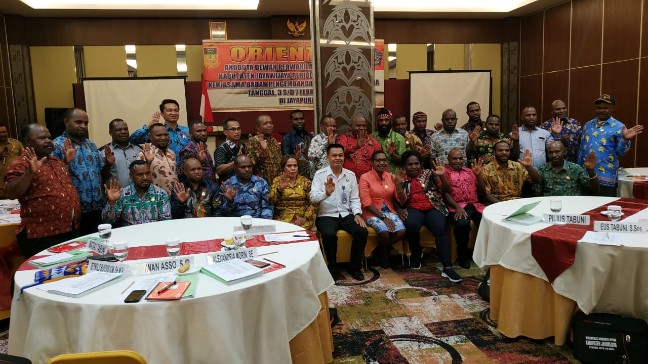 Diseminasi Informasi P4GN melalui Penyuluhan Pada Kegiatan Orientasi Anggota DPRD Kabupaten Jayawijaya Diseminasi Informasi P4GN melalui Penyuluhan Pada Kegiatan Orientasi Anggota DPRD Kabupaten Jayawijaya