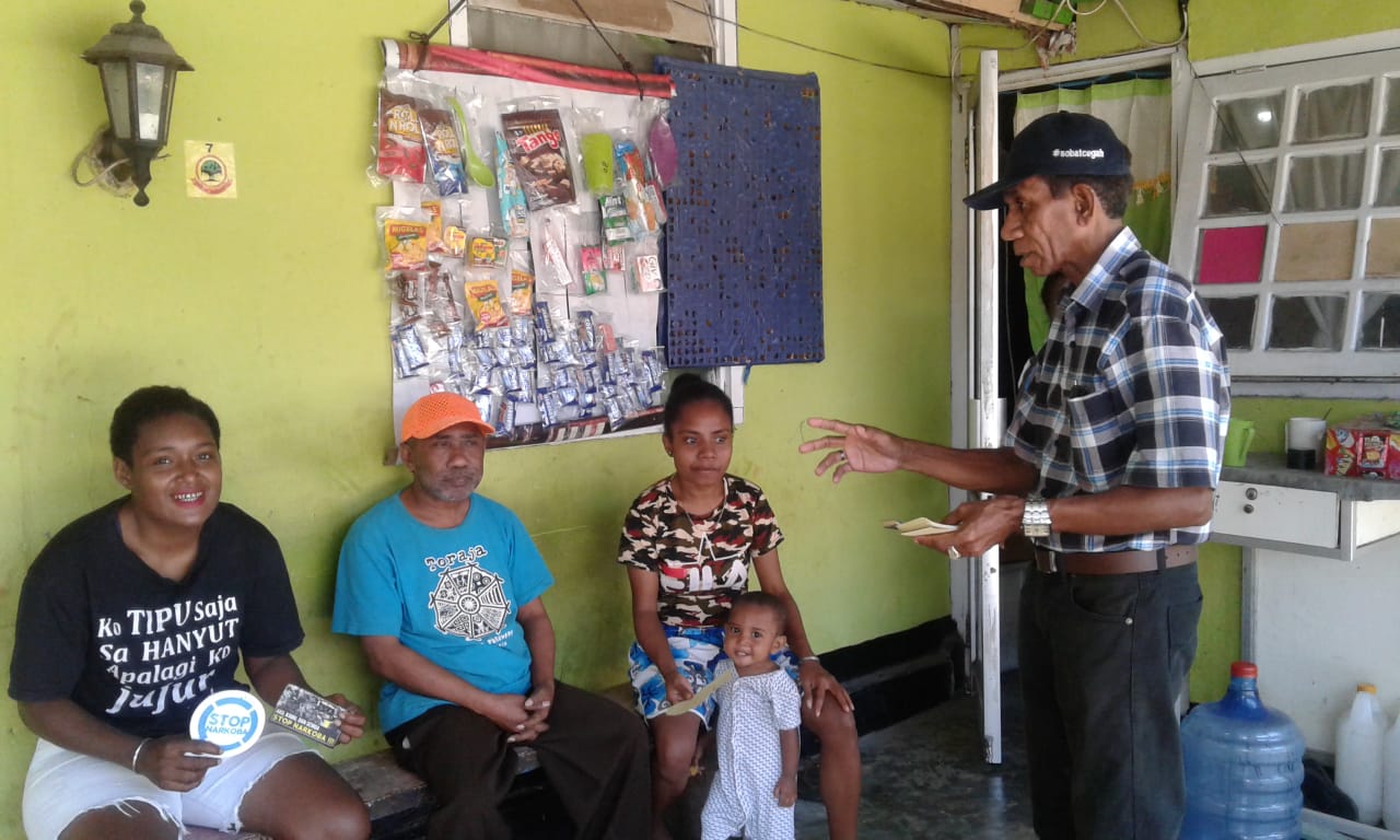 Diseminasi Informasi melalui sharing di Rumah salah satu warga di daerah Hamadi Diseminasi Informasi melalui sharing di Rumah salah satu warga di daerah Hamadi
