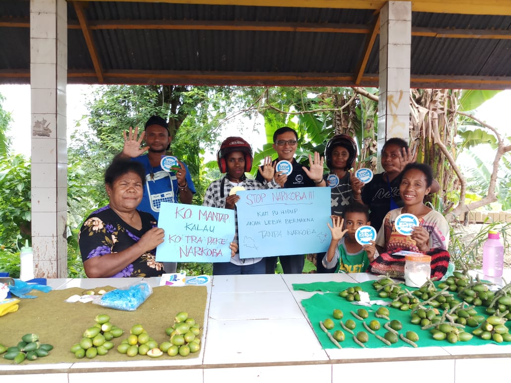 Diseminasi Informasi P4GN melalui Sosialisasi kepada mama-mama Papua yang sedang berjualan Pinang Diseminasi Informasi P4GN melalui Sosialisasi kepada mama-mama Papua yang sedang berjualan Pinang