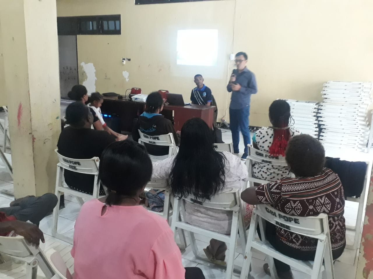 Diseminasi Informasi melalui Penyuluhan di Aula Gereja Bethel Indonesia Pusat Pengembangan Anak (PPA) Pemulihan Diseminasi Informasi melalui Penyuluhan di Aula Gereja Bethel Indonesia Pusat Pengembangan Anak (PPA) Pemulihan