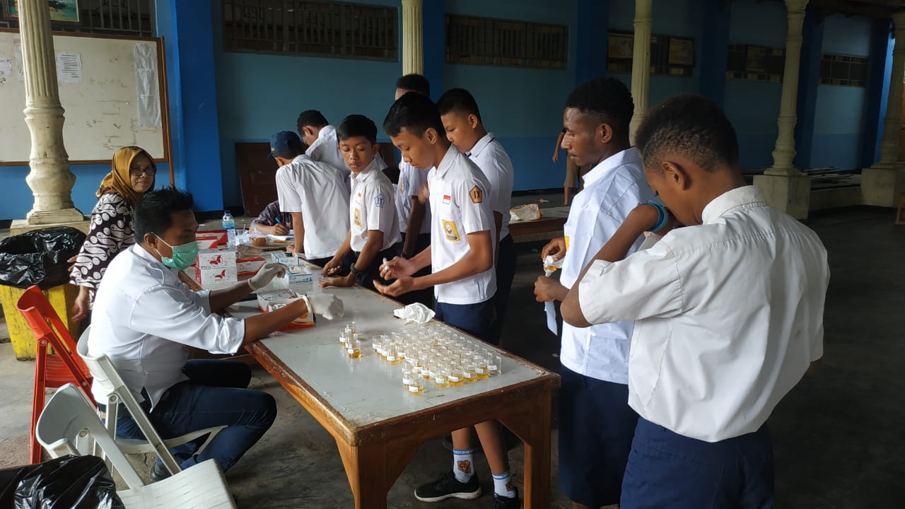 SMK Negeri 3 Jayapura menggandeng BNNP Papua Melaksanakan Tes Narkotika Melalui Pemeriksaan Urin Bagi Calon Siswa Baru SMK Negeri 3 Jayapura menggandeng BNNP Papua Melaksanakan Tes Narkotika Melalui Pemeriksaan Urin Bagi Calon Siswa Baru