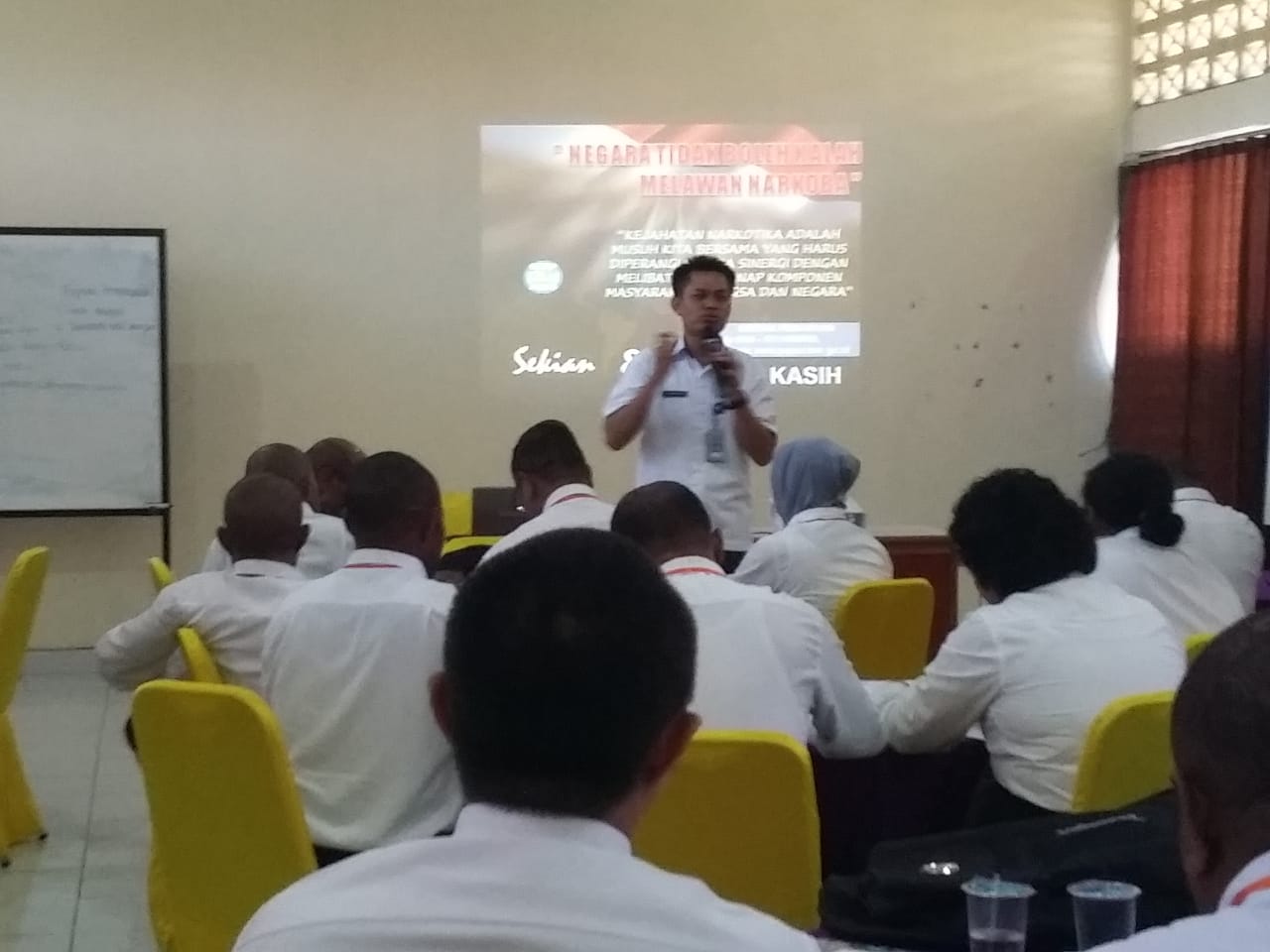 Diseminasi Informasi Melalui Pembekalan Isu Strategis/Ceramah Narkotika dan Obat-Obatan Terlarang Dalam Rangka Pendidikan dan Pelatihan Kepemimpinan Tingkat IV di Lingkungan Pemerintah Kabupaten se-Provinsi Papua Diseminasi Informasi Melalui Pembekalan Isu Strategis/Ceramah Narkotika dan Obat-Obatan Terlarang Dalam Rangka Pendidikan dan Pelatihan Kepemimpinan Tingkat IV di Lingkungan Pemerintah Kabupaten se-Provinsi Papua