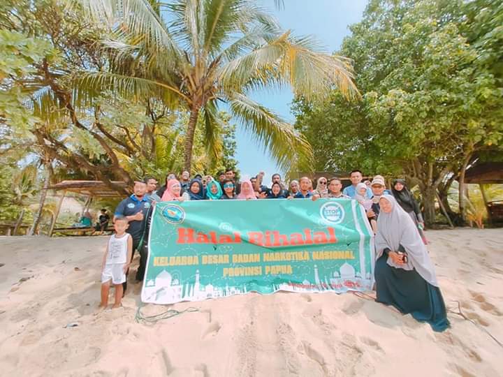 BNNP Papua Melakukan Kegiatan Pembinaan Mental dan Spritual Sekaligus Halal Bi Halal Bagi Personil dan Anggota Keluarga BNNP Papua BNNP Papua Melakukan Kegiatan Pembinaan Mental dan Spritual Sekaligus Halal Bi Halal Bagi Personil dan Anggota Keluarga BNNP Papua