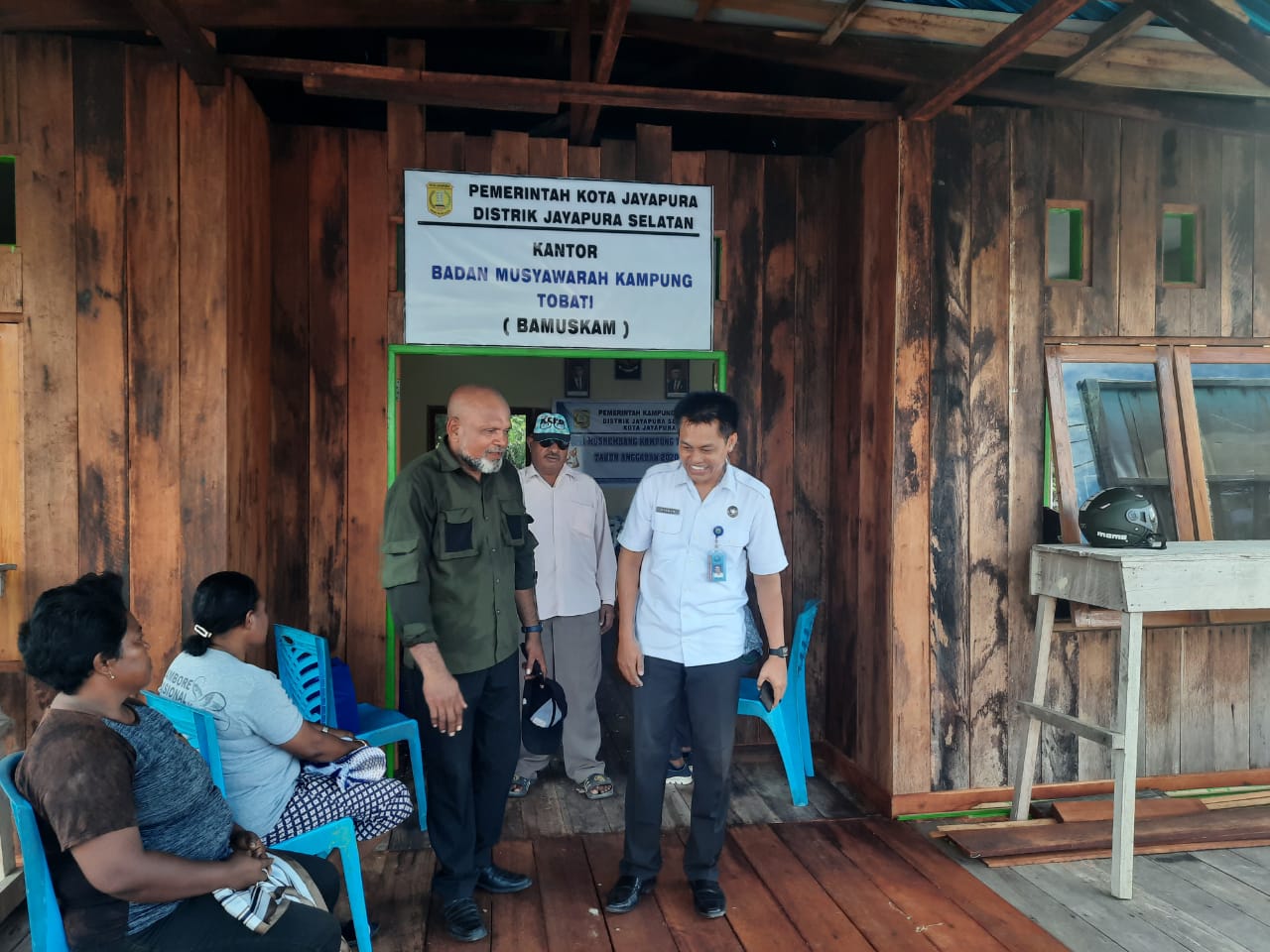 Koordinasi Program Desa Bersinar di Kantor Badan Musyawarah Kampung Tobati Kota Jayapura Koordinasi Program Desa Bersinar di Kantor Badan Musyawarah Kampung Tobati Kota Jayapura