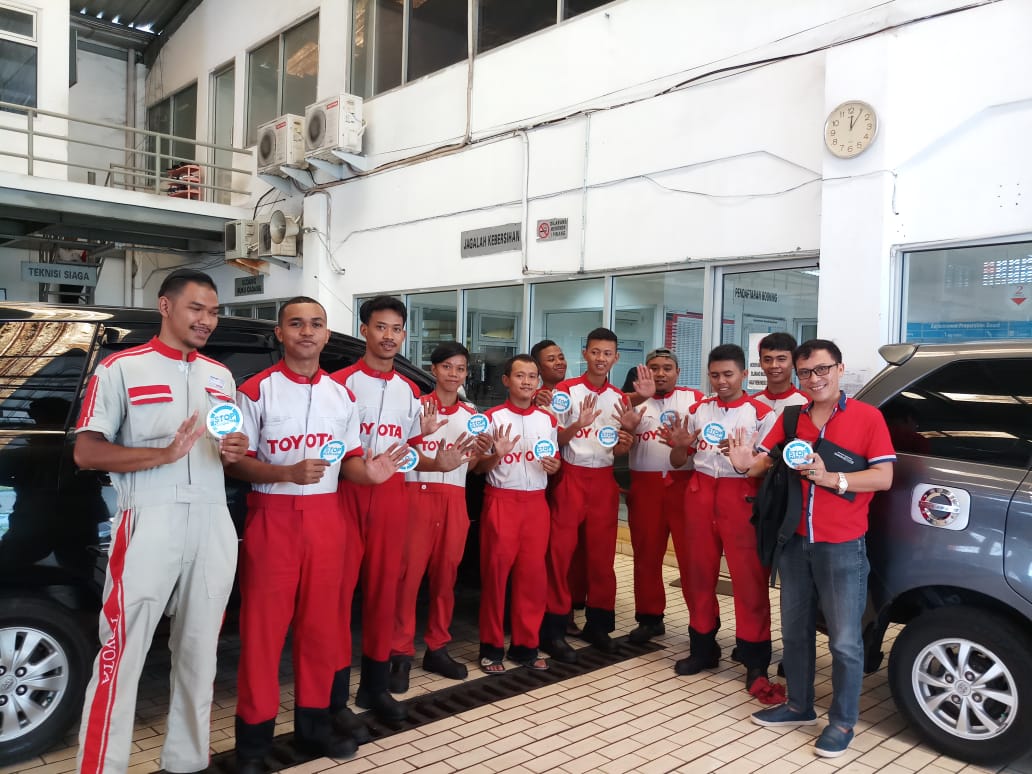 Diseminasi Informasi melalui diskusi dan sharing di Bengkel Toyota Kotaraja Diseminasi Informasi melalui diskusi dan sharing di Bengkel Toyota Kotaraja