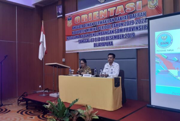 Diseminasi Informasi P4GN Melalui Penyuluhan pada kegiatan orientasi bagi anggota DPRD Kabupaten Mimika yang diselenggarakan oleh Badan Pengembangan Sumber Daya Manusia Provinsi Papua