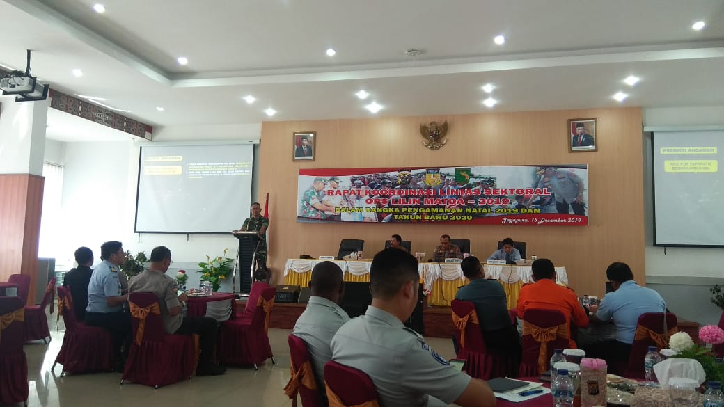 Rapat Koordinasi Lintas Sektoral Ops Lilin Matoa 2019 dalam rangka Pengamanan Natal 2019 dan Tahun Baru 2020. Rapat Koordinasi Lintas Sektoral Ops Lilin Matoa 2019 dalam rangka Pengamanan Natal 2019 dan Tahun Baru 2020.