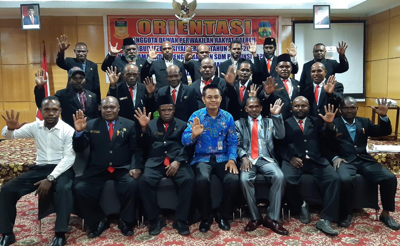 Diseminasi Informasi P4GN Melalui Sosialisasi Kepada Anggota DPRD Kabupaten Dogiyai Diseminasi Informasi P4GN Melalui Sosialisasi Kepada Anggota DPRD Kabupaten Dogiyai