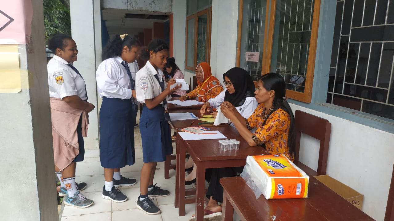 Tes Narkotika melalui Pemeriksaan Urin di SMK Negeri 3 Jayapura Tes Narkotika melalui Pemeriksaan Urin di SMK Negeri 3 Jayapura