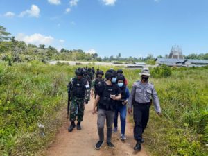 Giat Patroli Gabungan Jalan Kaki ( TNI <Satgas Pamtas YMR 413/BMR ), POLRI (Polsub Sektor Skouw Perbatasan), BNNP Papua dan Tim Universitas Bhayangkara di Areal Perbatasan Skouw RI-PNG