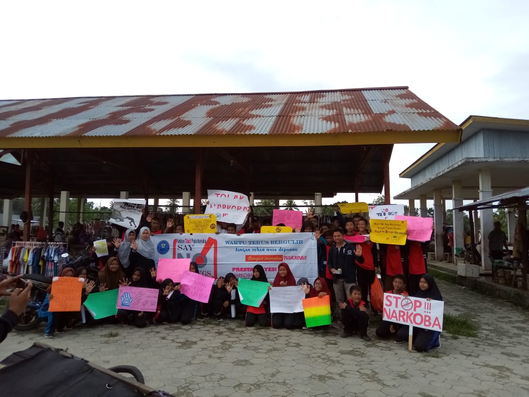 Diseminasi Informasi Kampaye Anti Narkoba melalui Jalan Sehat dan bersih bersih sampah Diseminasi Informasi Kampaye Anti Narkoba melalui Jalan Sehat dan bersih bersih sampah