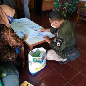 Diseminasi Informasi melalui Sosialisasi dan Screening Tes Urine di Koridor Pendam XVII / Cenderawasih