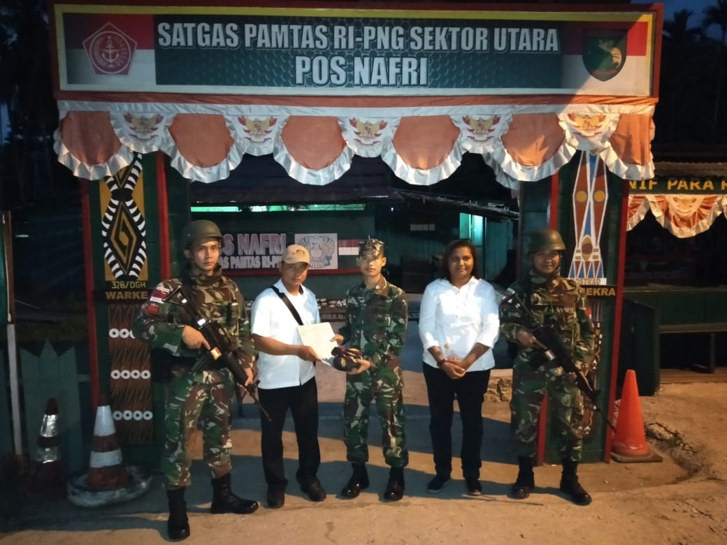 Penyerahan Barang Bukti Temuan Narkotika jenis Ganja Kering di SATGAS PAMTAS RI - PNG Sektor Utara Pos Nafri Penyerahan Barang Bukti Temuan Narkotika jenis Ganja Kering di SATGAS PAMTAS RI - PNG Sektor Utara Pos Nafri