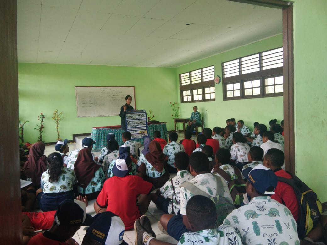 Diseminasi Informasi melalui penyuluhan di SMP Negeri Muara Tami