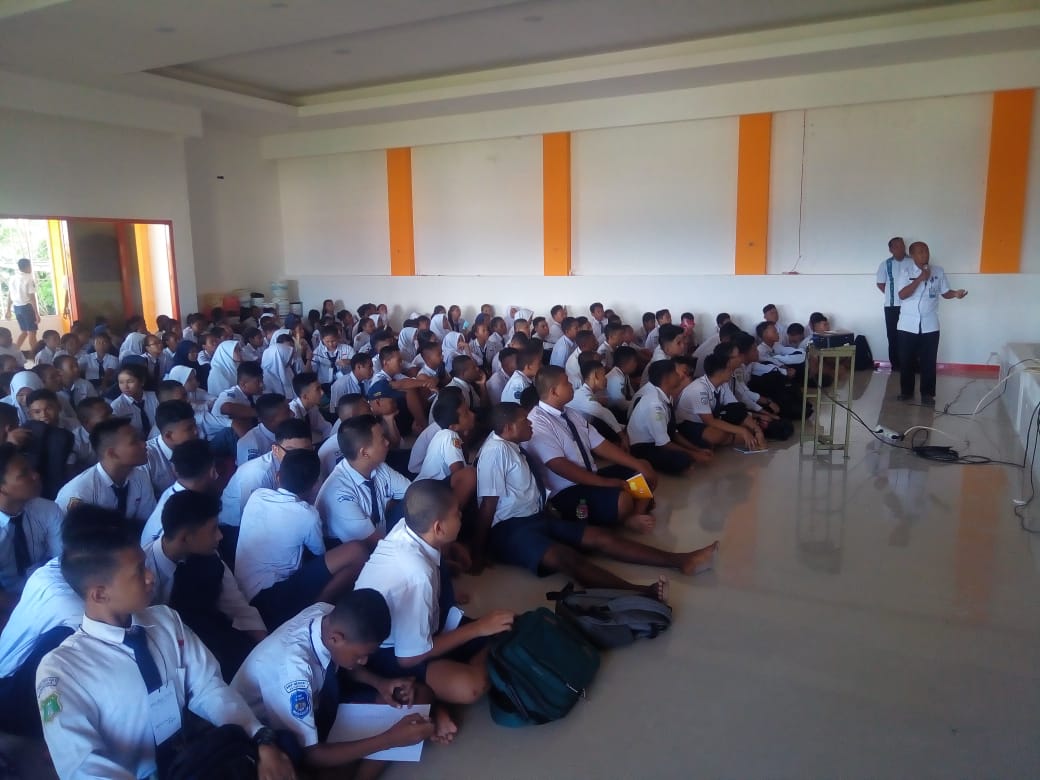 Diseminasi Informasi melalui Sosialisasi Bahaya penyalahgunaan narkoba di Aula SMK Negeri 1 Jayapura Diseminasi Informasi melalui Sosialisasi Bahaya penyalahgunaan narkoba di Aula SMK Negeri 1 Jayapura