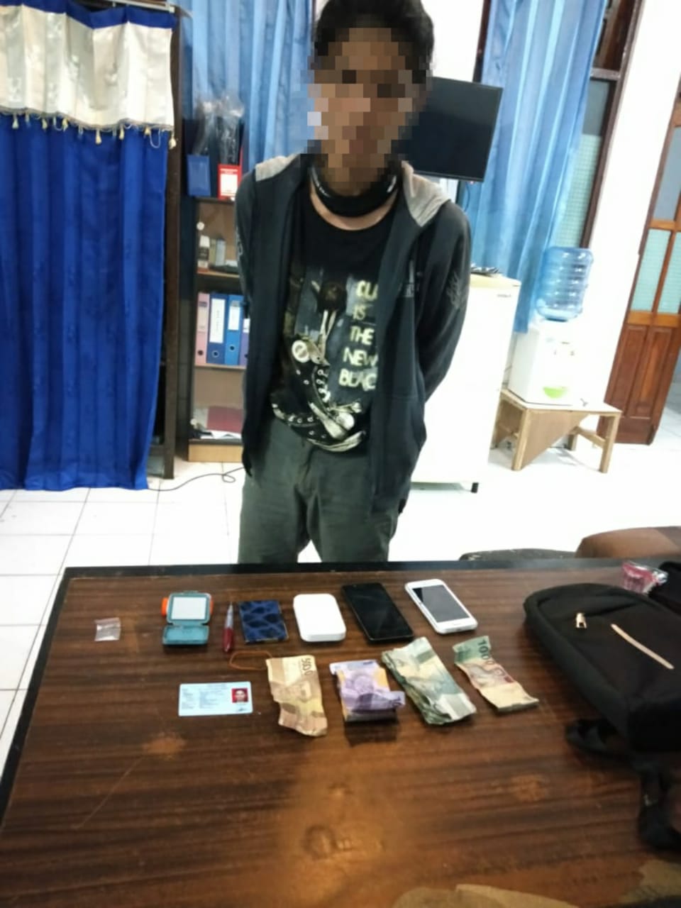 Penangkapan Pengedar Narkotika Jenis Shabu di Wilayah Kota Jayapura oleh Personil BNNP Papua Penangkapan Pengedar Narkotika Jenis Shabu di Wilayah Kota Jayapura oleh Personil BNNP Papua