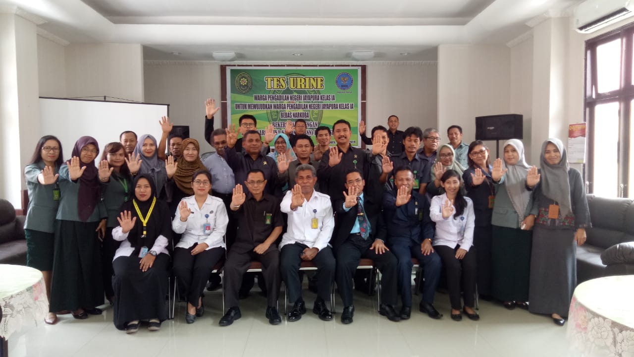 Screening tes urine di lingkungan Pengadilan Negeri klas 1A jayapura Screening tes urine di lingkungan Pengadilan Negeri klas 1A jayapura