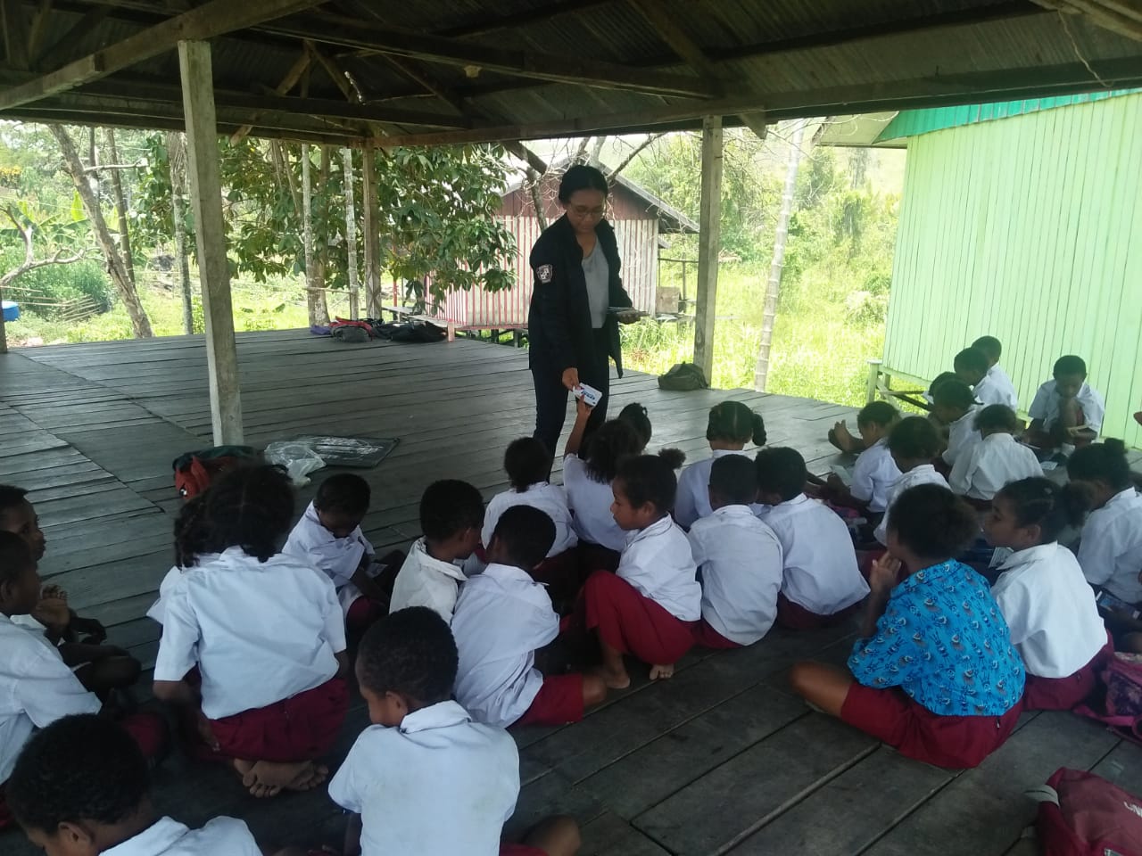 Diseminasi Informasi melalui penyuluhan di SD persiapan kampung Abar Kabupaten Jayapura Diseminasi Informasi melalui penyuluhan di SD persiapan kampung Abar Kabupaten Jayapura
