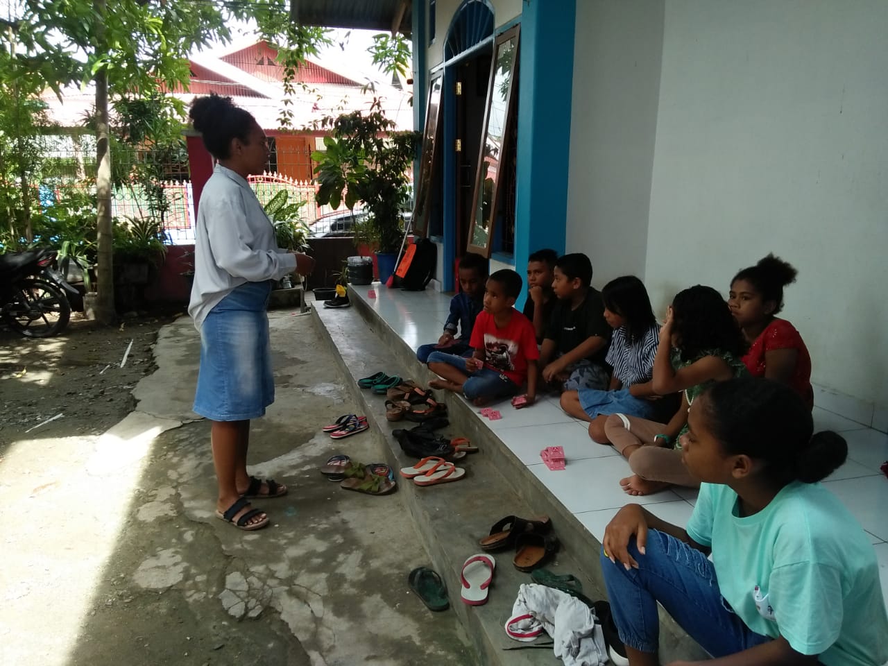 Menguji Kreatifitas Anak Melalui Games dan Edukasi Bahaya Narkoba di Sekolah Minggu BTN Bawah GKI Marthen Luther Menguji Kreatifitas Anak Melalui Games dan Edukasi Bahaya Narkoba di Sekolah Minggu BTN Bawah GKI Marthen Luther