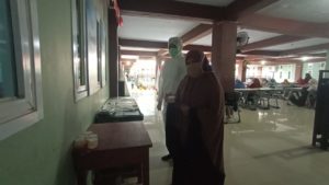 Diseminasi Informasi melalui Sosialisasi dan Tes Urin pada Pengajar SD dan SMP IT Qurrota A'yun