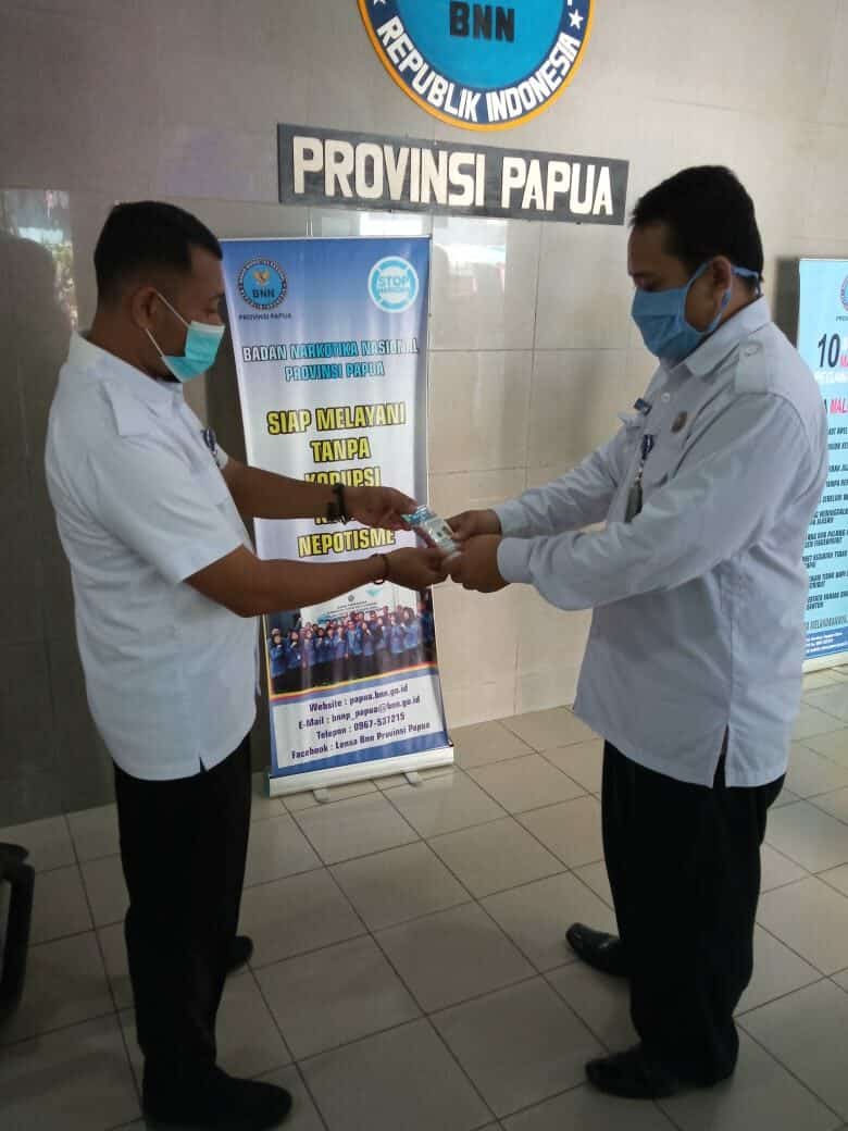 Tanggap Pegawai Sakit | Tim Satgas Covid-19 BNNP Papua sangat Responsif Memberikan Pelayanan dan Obat Gratis Tanggap Pegawai Sakit | Tim Satgas Covid-19 BNNP Papua sangat Responsif Memberikan Pelayan dan Obat Gratis