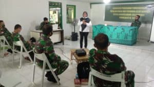 Peran Serta Masyarakat melalui Penyuluhan dan Deteksi Dini Penyalahgunaan Narkotika di Aula Kodim 1701 - 09