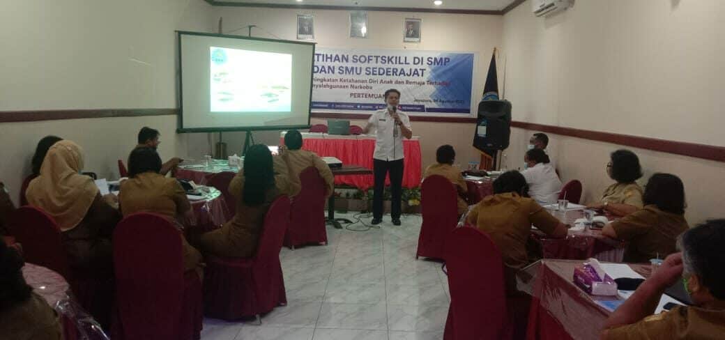 Pelatihan Pengembangan Softskill Bagi Kepala Sekolah dan Guru di SMP Negeri 9 Jayapura Pelatihan Pengembangan Softskill Bagi Kepala Sekolah dan Guru di SMP