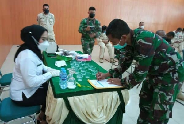 Penyuluhan P4GN dan Deteksi Dini (Screening) Tes Urin Narkotika di aula Zidam XVII Cenderawasih