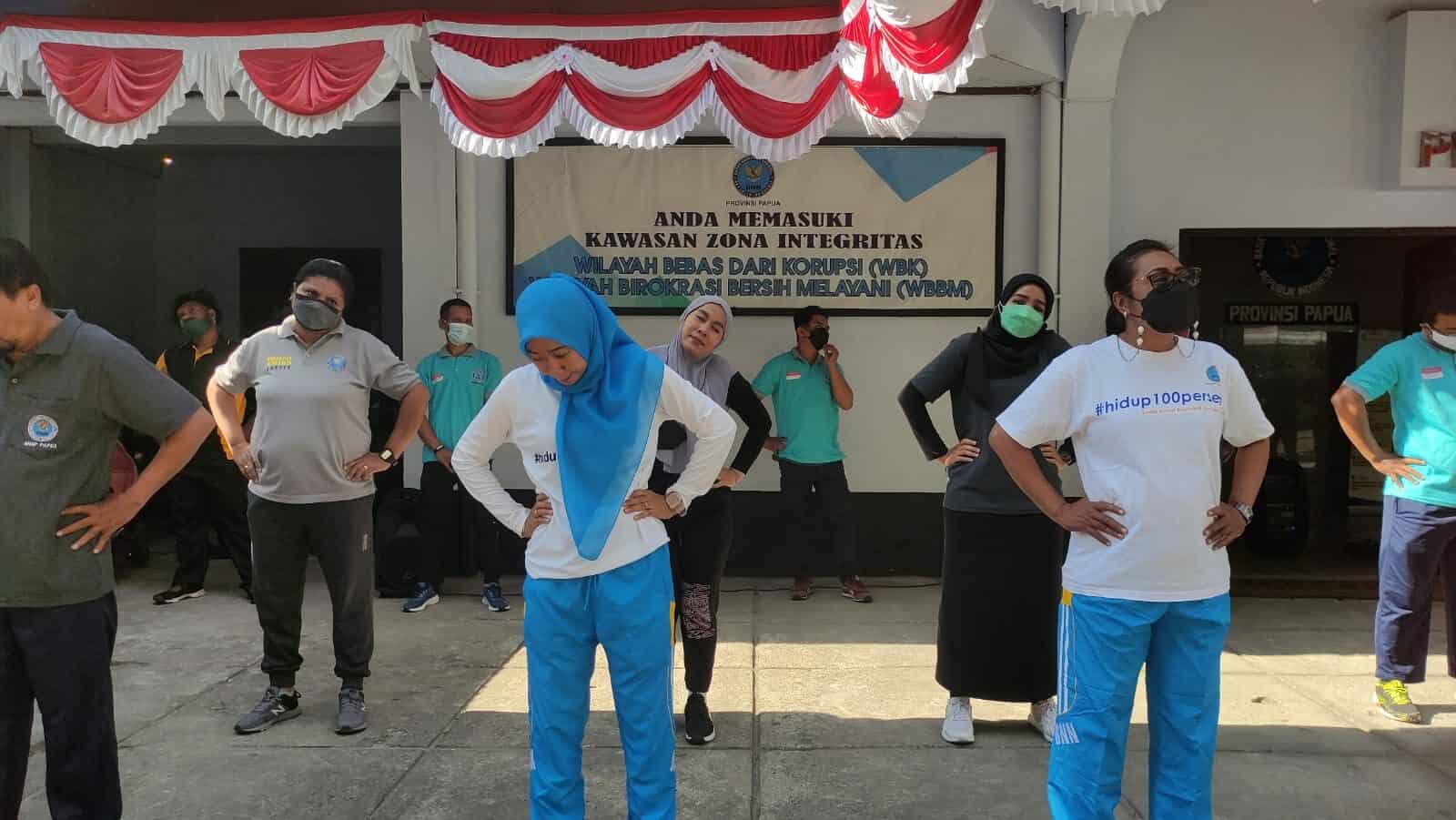 Senam Pagi Pegawai BNNP Papua untuk Menjaga Imun Tetap Sehat Senam Pagi Pegawai BNNP Papua untuk Menjaga Imun Tetap Sehat