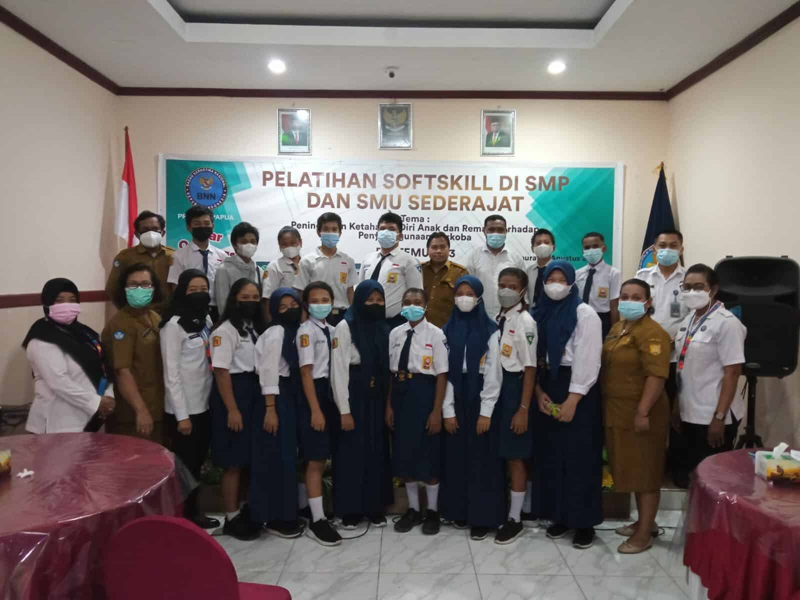 Pertemuan Ketiga | Pelatihan Pengembangan Softskill Bagi Guru dan Siswa-Siswi di SMP N 9 Jayapura Pertemuan Ketiga |