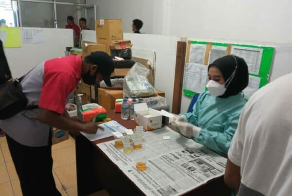 War On Drugs !!! JNE Cabang Jayapura lakukan Tes Urine Narkotika