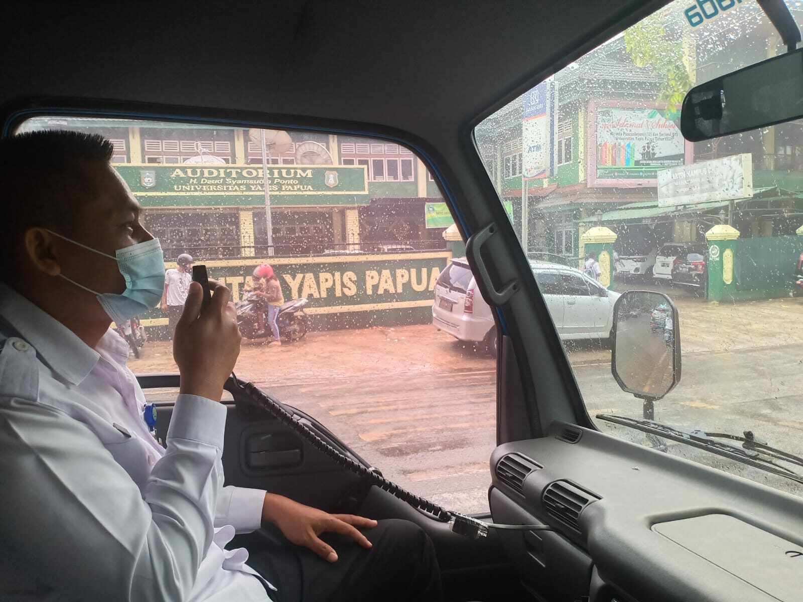KIE P4GN Keliling dan Pemutaran Lagu Mars BNN di Sekitar Jalan Kota Jayapura KIE P4GN Keliling dan Pemutaran Lagu Mars BNN di Sekitar Jalan Kota Jayapura