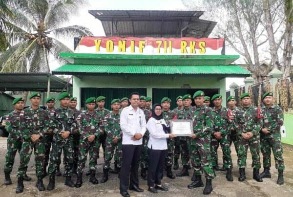 KIE P4GN dan Penyerahan Piagam Penghargaan P4GN Kepada Satgas Pamtas RI - PNG Yonif 711/Rks KIE P4GN dan Penyerahan Piagam