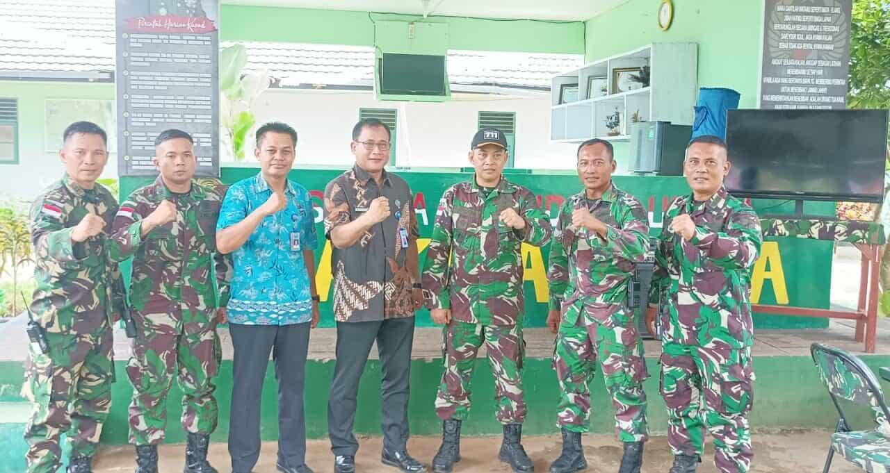 Silaturahmi Kepala BNNP Papua di Pos TNI AL Skouw Sae dan Pos Kotis Satgas Pamtas RI - PNG Yonif 711/Rks Silaturahmi Kepala BNNP Papua di Pos TNI AL Skouw Sae dan Pos Kotis Satgas Pamtas RI – PNG Yonif 711/Rks