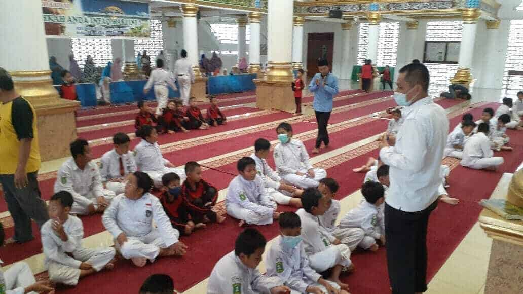 Informasi dan Edukasi Narkoba Bagi Anak-Anak SD di Masjid Al Ikhsan Kotaraja nformasi dan Edukasi Narkoba bagi anak-anak SD