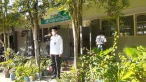 Penyuluhan Narkoba melalui Pembina Upacara di Lapangan SMK Negeri 2 Jayapura