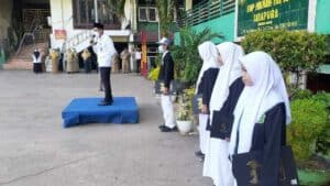 BNNP Papua Menjadi Pembina Upacara di SMP, SMA & SMK Hikmah Yapis Jayapura
