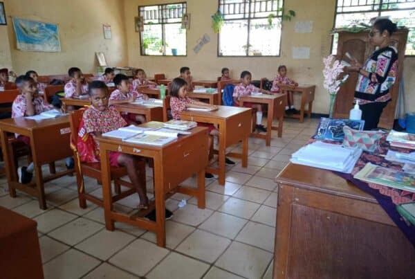 Diseminasi informasi melalui Penyuluhan dan Pembagian “Liflet”