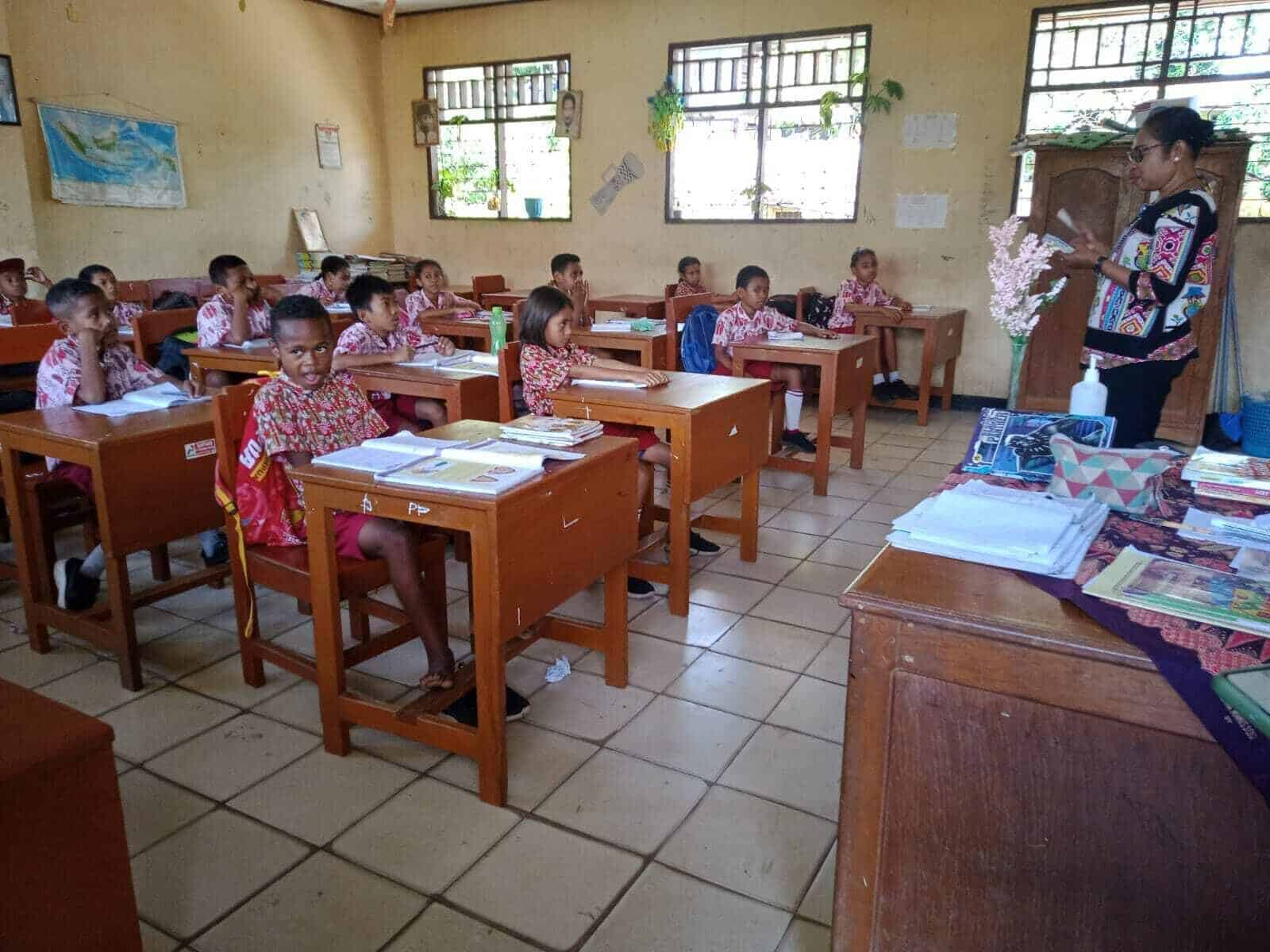 KIE P4GN Melalui Penyuluhan dan Pembagian "Liflet" Kepada Siswa SD Inpres Ardipura III Jayapura Diseminasi informasi melalui Penyuluhan dan Pembagian “Liflet”