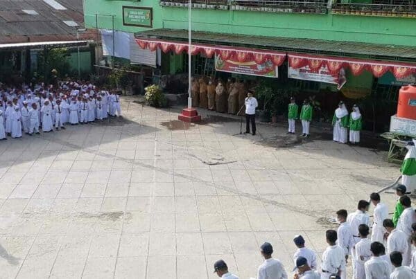 Penyuluhan Narkoba Melalui Pembina Upacara di lapangan upacara SD, MTs, & MA Baiturahim Jayapura Penyuluhan Narkoba Melalui Pembina Upacara