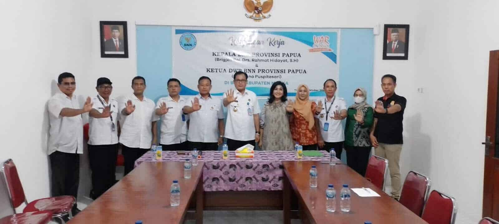 Kunjungan Kerja Kepala BNNP Papua dan Dir. Narkoba Polda Papua ke BNNK Mimika Kunjungan Kerja Kepala BNNP Papua dan Dir. Narkoba Polda Papua ke BNNK Mimika