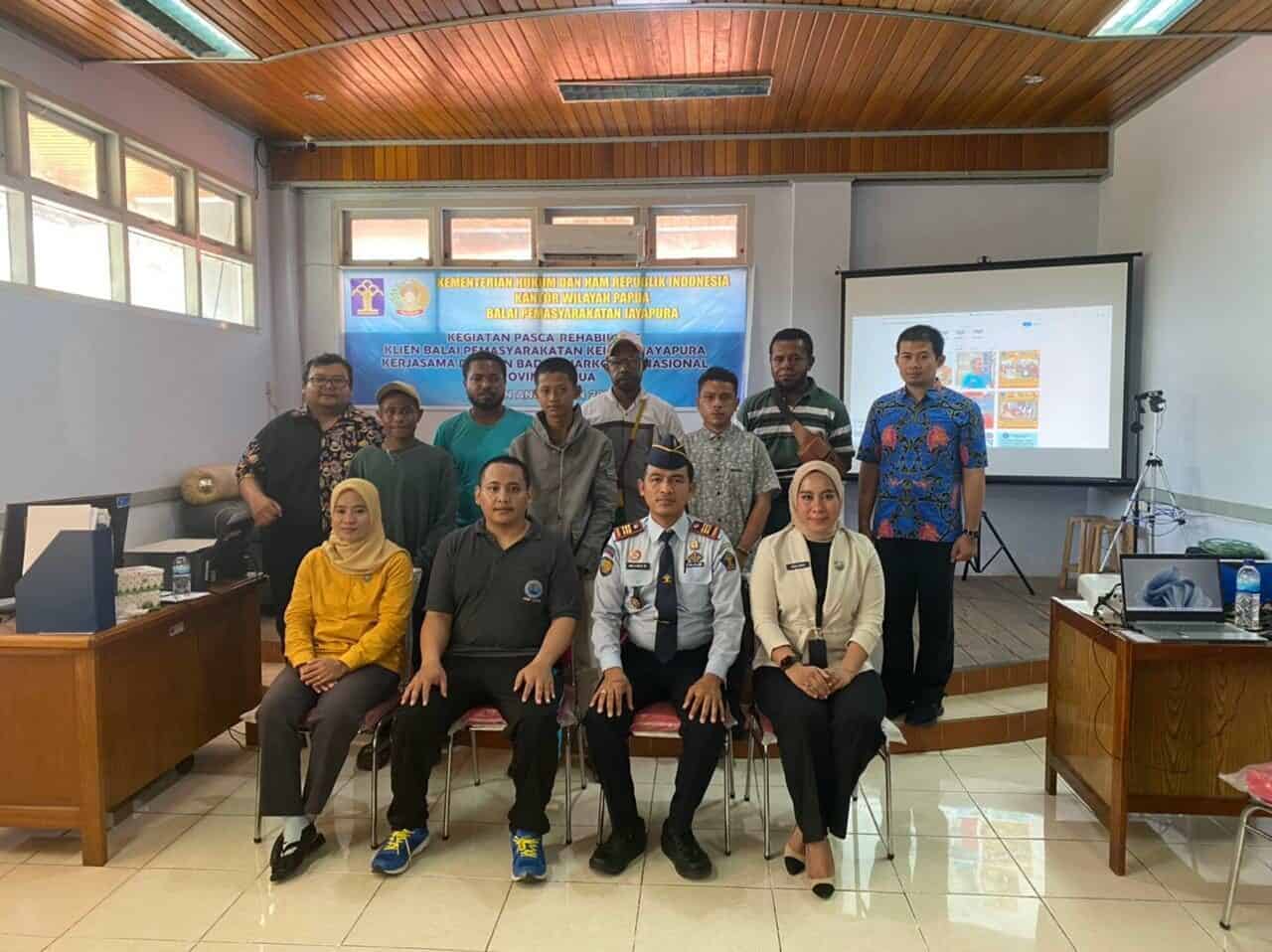 Sosialisasi Bahaya Narkoba Pasca Rehab dan Scrining Tes Urine di Balai Pemasyarakatan (BAPAS) Klas I Jayapura Sosialisasi Bahaya Narkoba Pasca Rehab dan Scrining Tes Urine