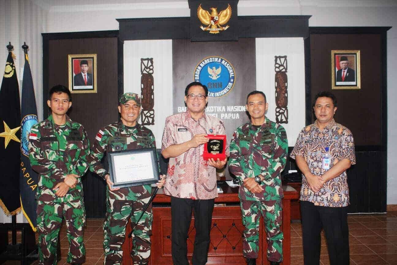Kunjungan Kerja dari Satgas Pamtas RI - PNG Yonif 126/KC Kunjungan Kerja dari Satgas Pamtas RI – PNG Yonif 126/KC