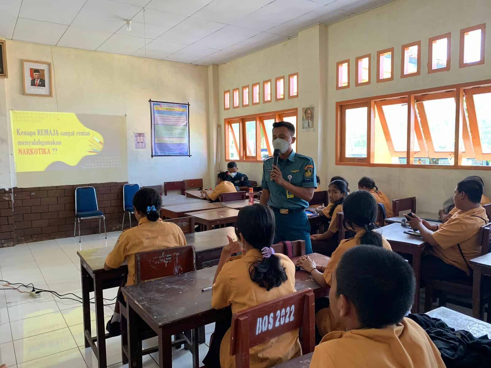 Pusat Penerbangan Angkatan Laut Wing Udara 3 Laksanakan Sosialisasi P4GN di SMAN 1 Biak Pusat Penerbangan Angkatan Laut Wing Udara 3 Laksanakan Sosialisasi P4GN di SMAN 1 Biak